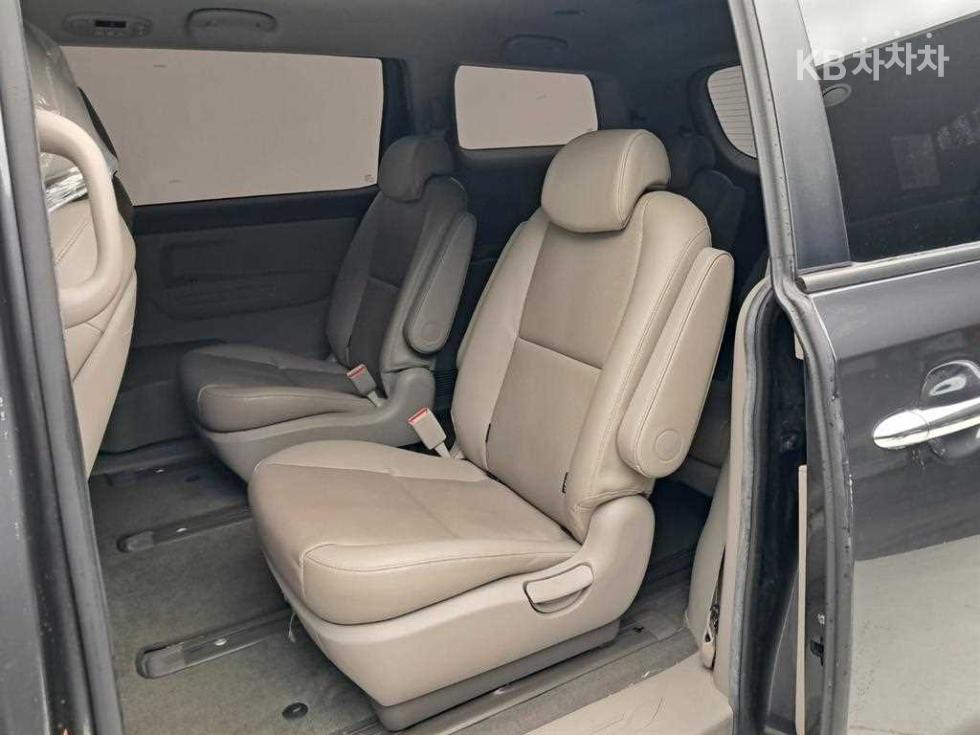 Kia Carnival — miniaturë 12
