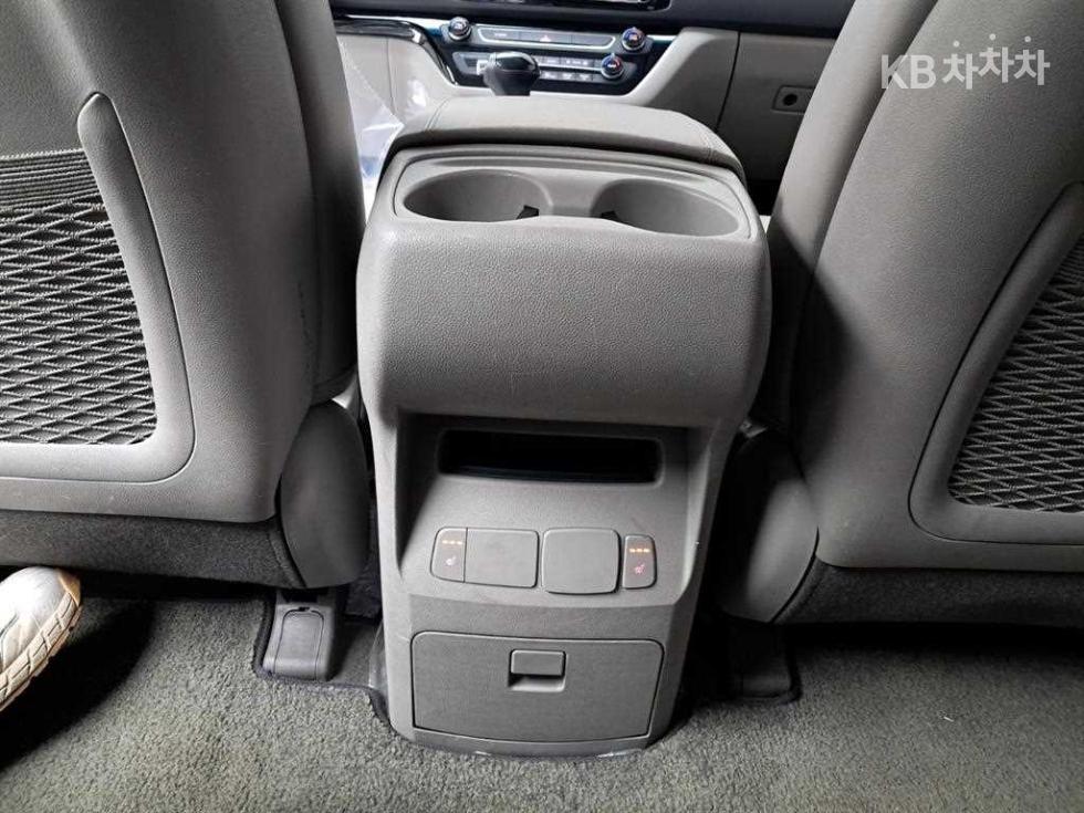Kia Carnival — miniaturë 13