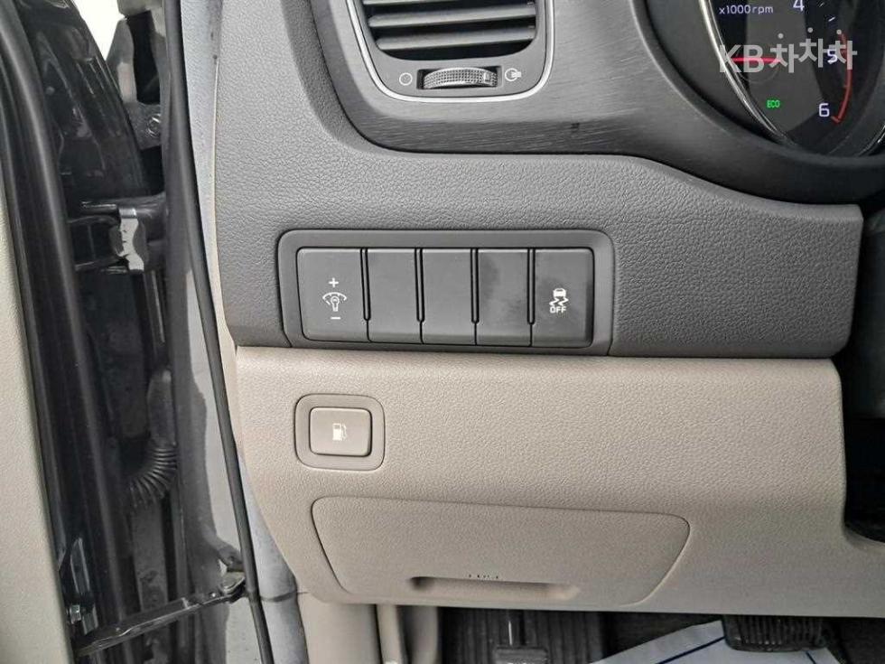 Kia Carnival — miniaturë 14