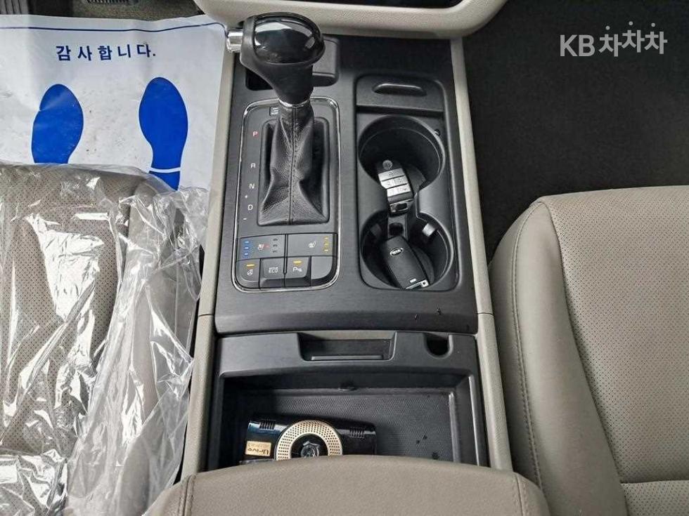 Kia Carnival — miniaturë 15