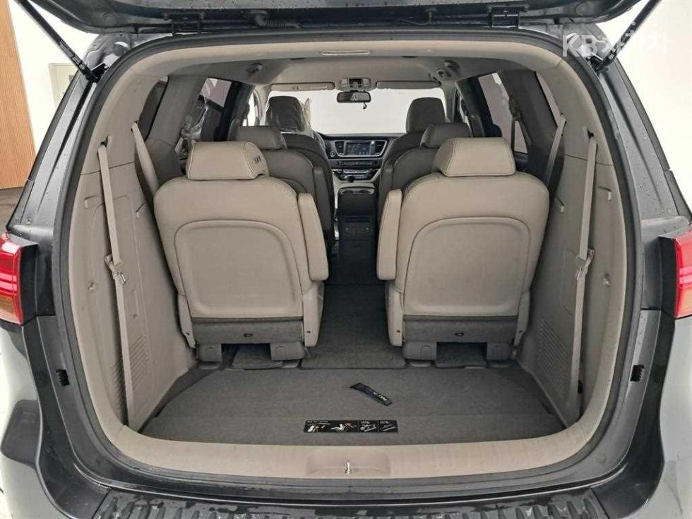 Kia Carnival — miniaturë 17