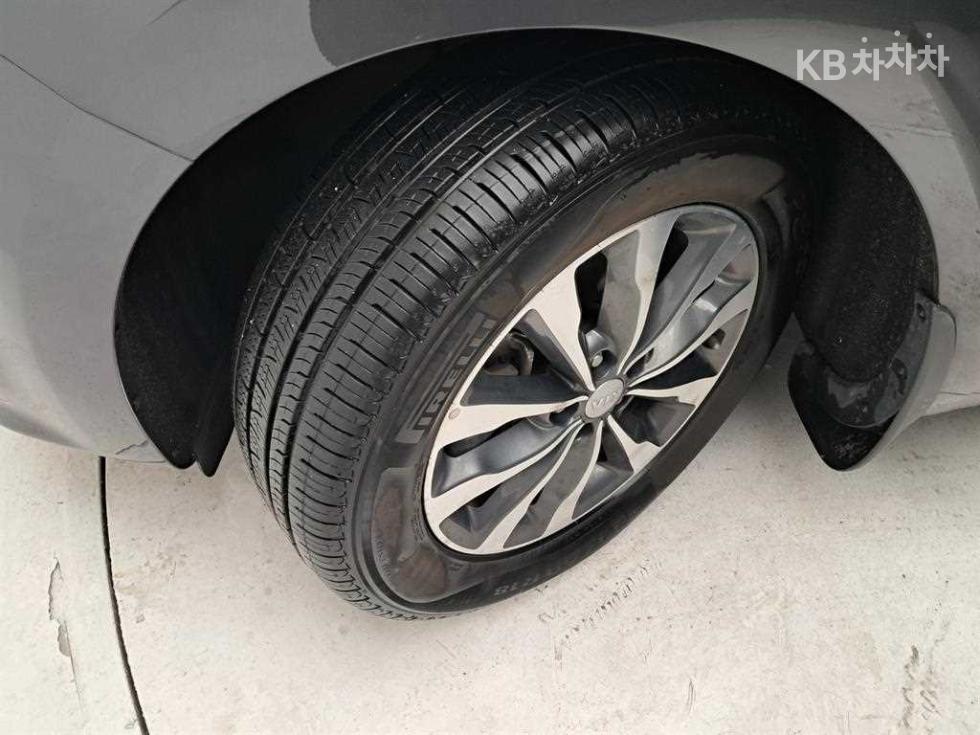 Kia Carnival — miniaturë 19