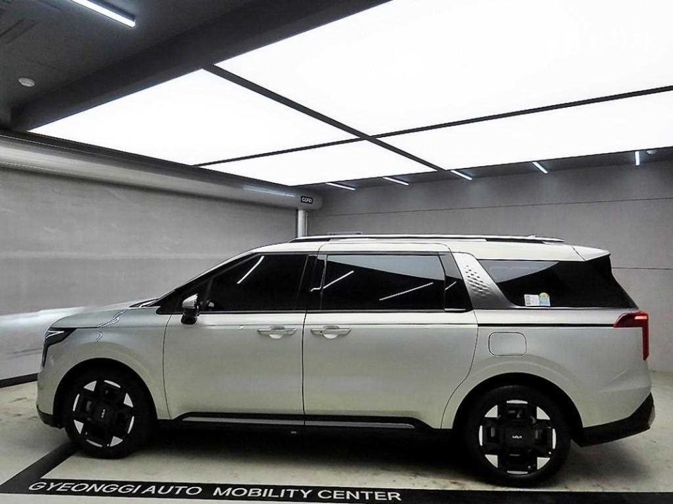 Kia Carnival — miniaturë 4