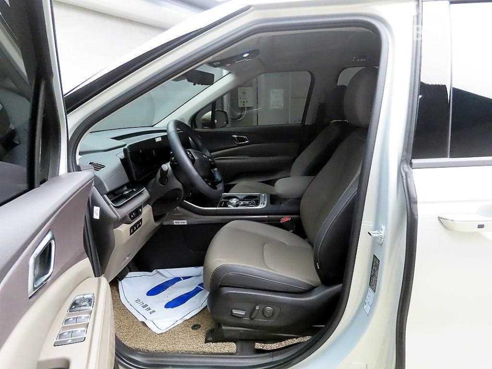 Kia Carnival — miniaturë 5