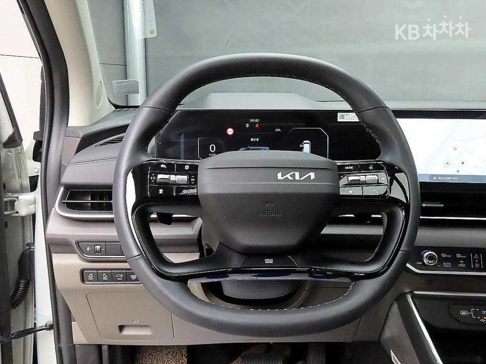 Kia Carnival — miniaturë 9