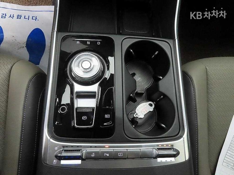 Kia Carnival — miniaturë 10