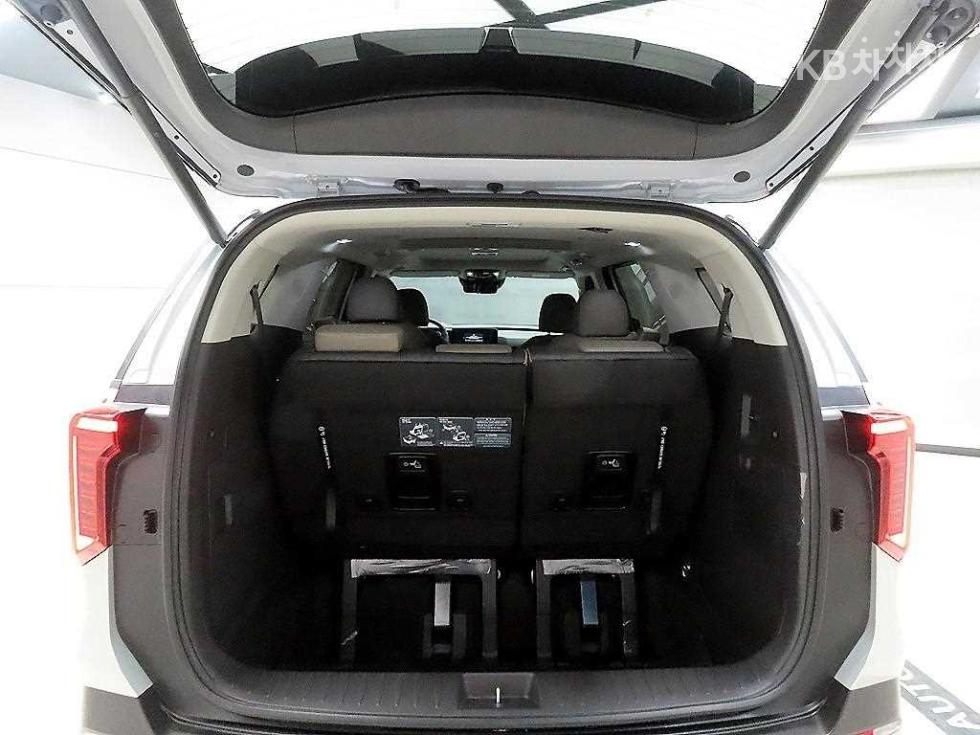 Kia Carnival — miniaturë 18