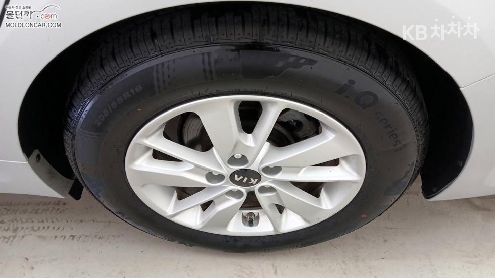Kia K5 — miniaturë 6