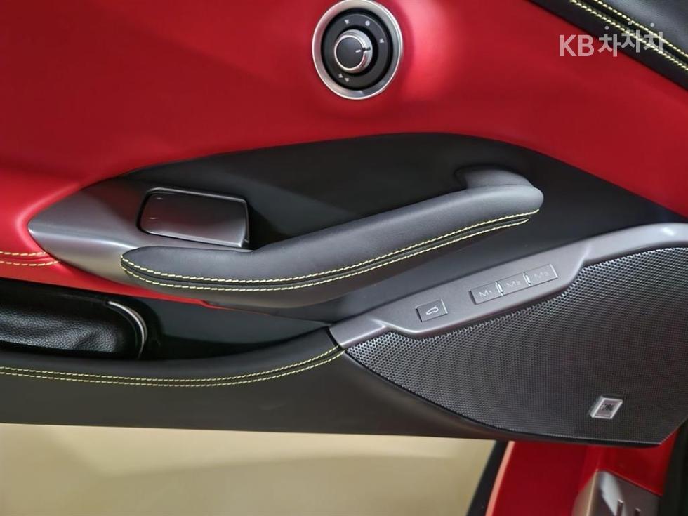 Ferrari Portofino — miniaturë 15