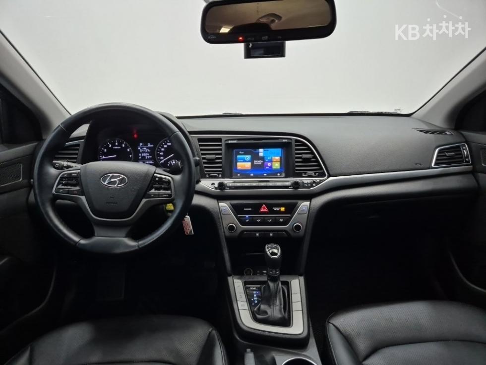 Hyundai Avante — miniaturë 7