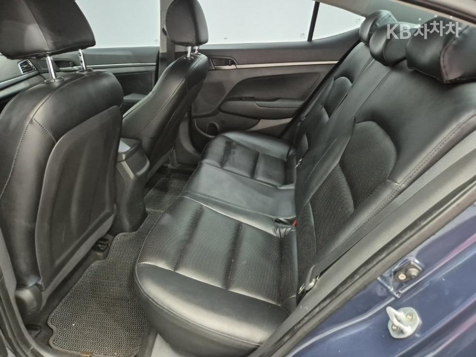 Hyundai Avante — miniaturë 12