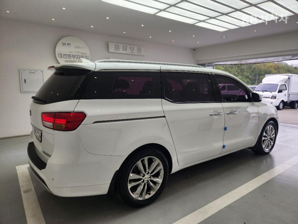 Kia Carnival — miniaturë 4