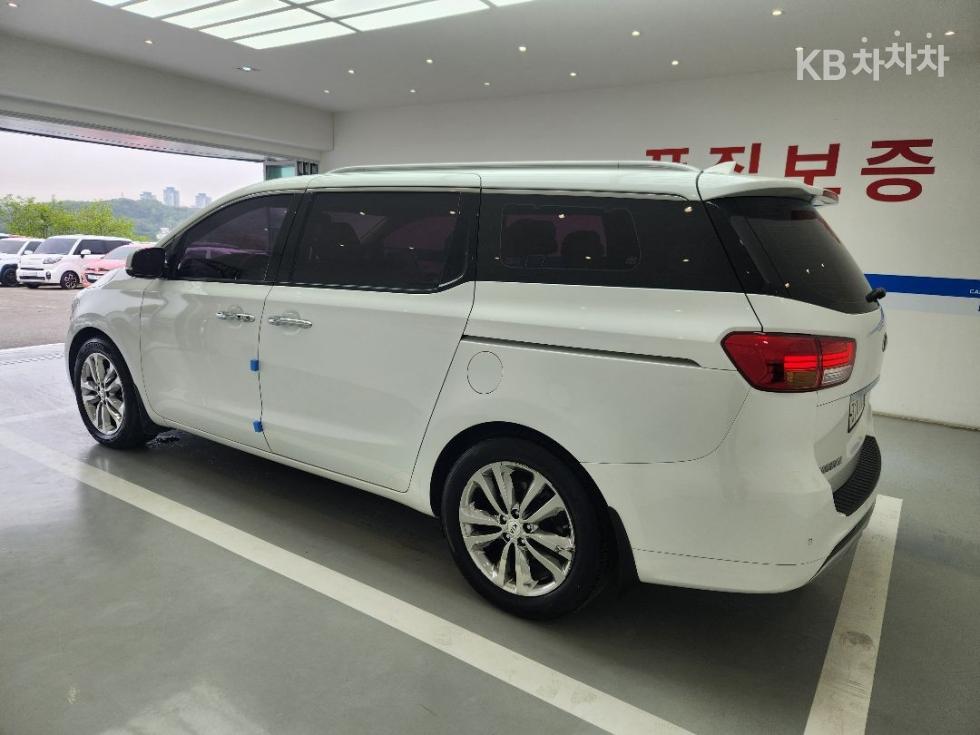 Kia Carnival — miniaturë 6