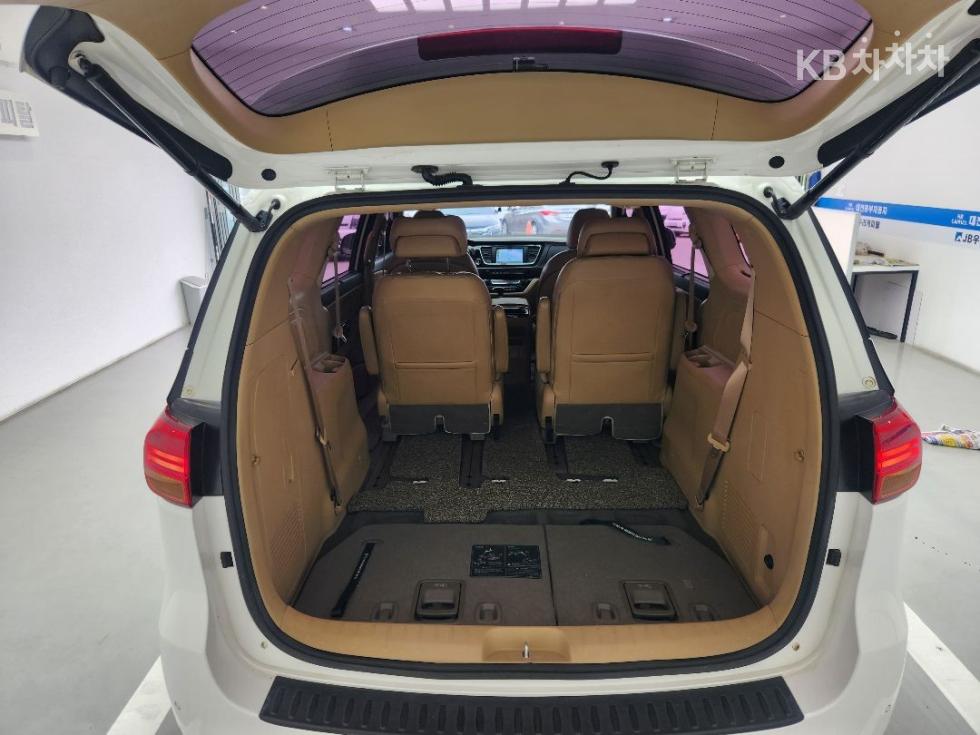 Kia Carnival — miniaturë 10
