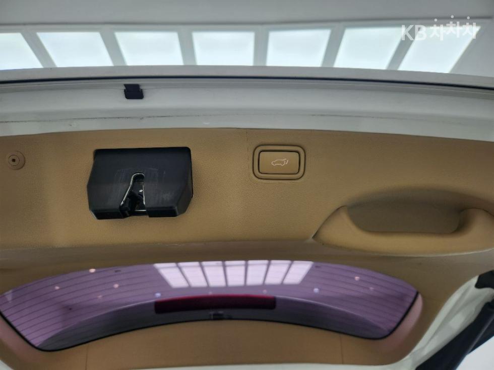 Kia Carnival — miniaturë 11