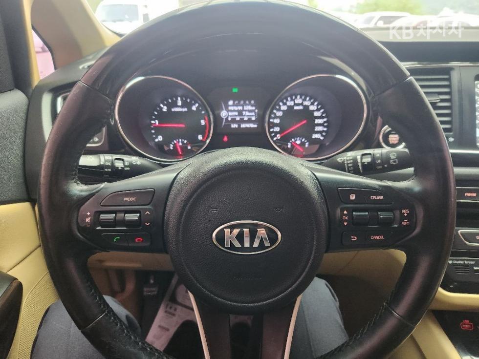 Kia Carnival — miniaturë 14