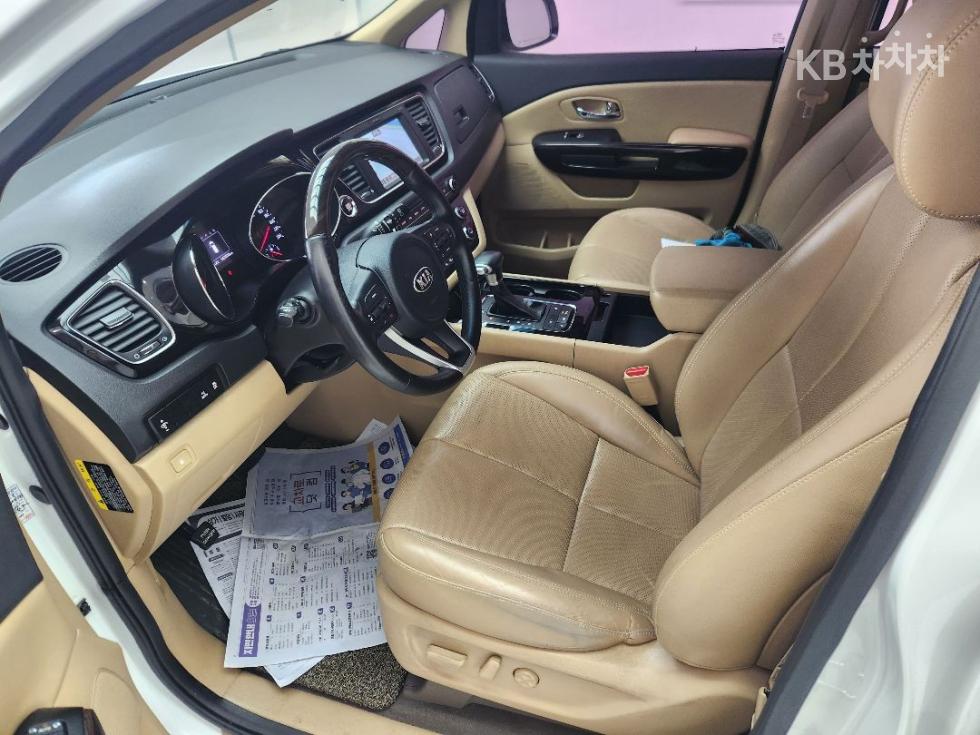 Kia Carnival — miniaturë 12