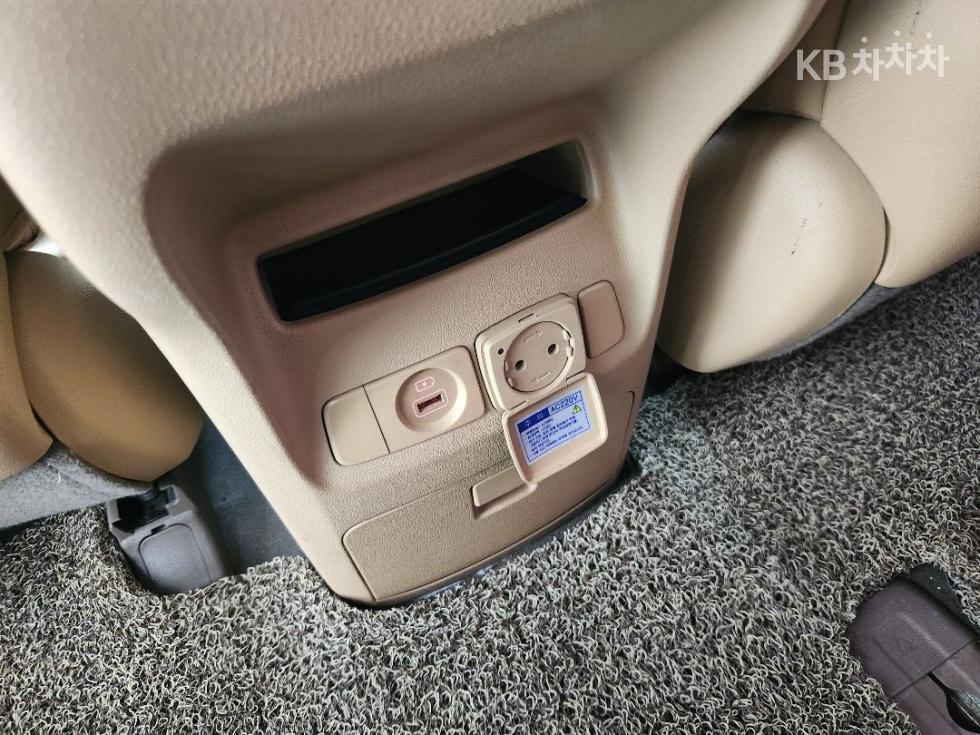 Kia Carnival — miniaturë 15