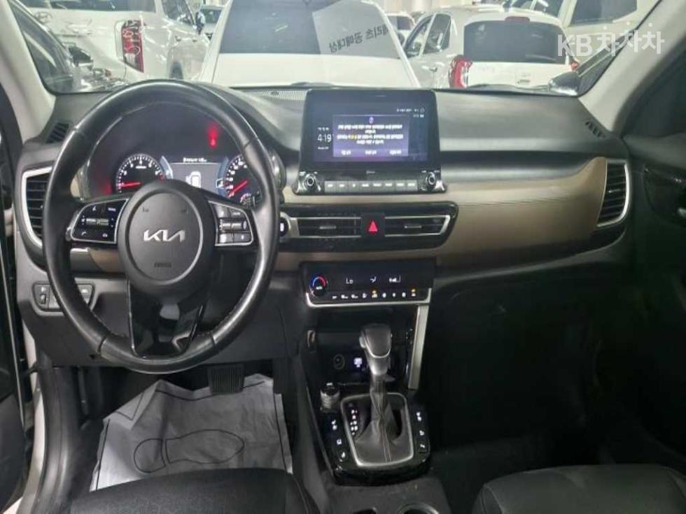 2022 Kia Used Car photo