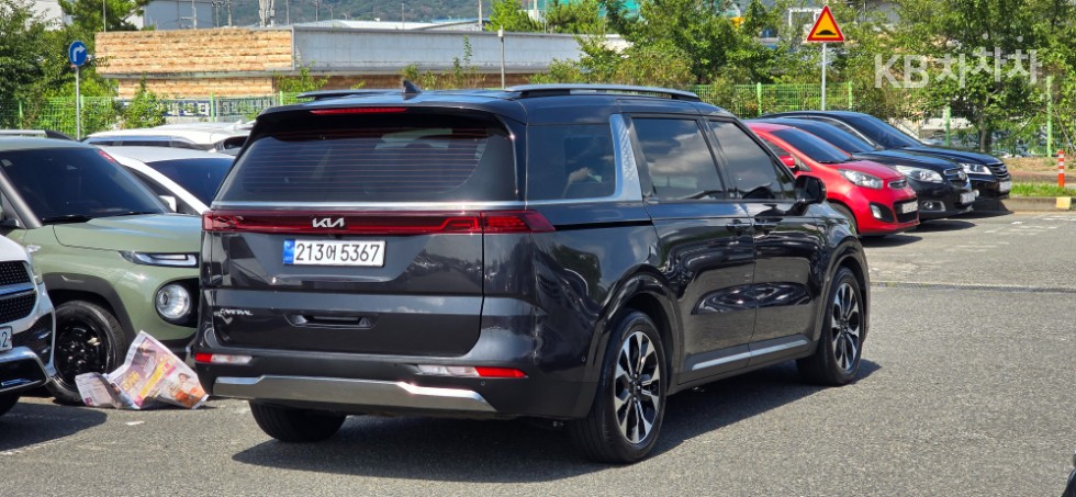 Kia Carnival — miniaturë 3