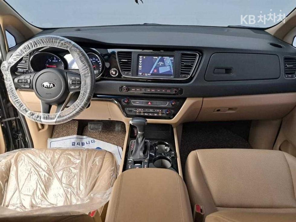 Kia Carnival — miniaturë 6