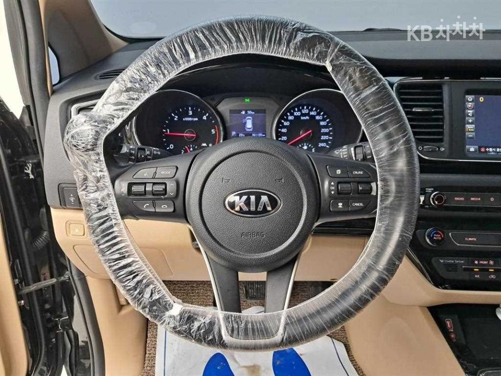 Kia Carnival — miniaturë 8