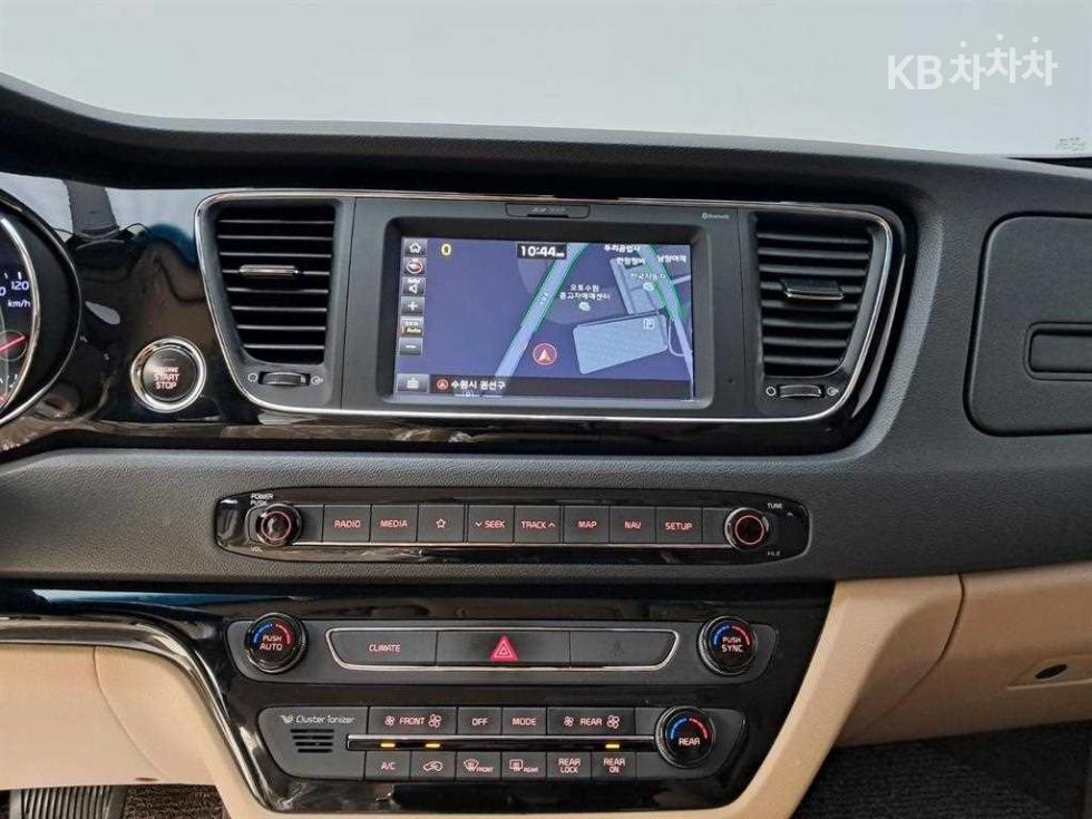 Kia Carnival — miniaturë 9
