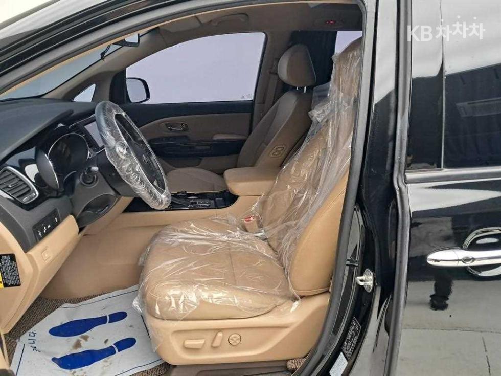 Kia Carnival — miniaturë 11