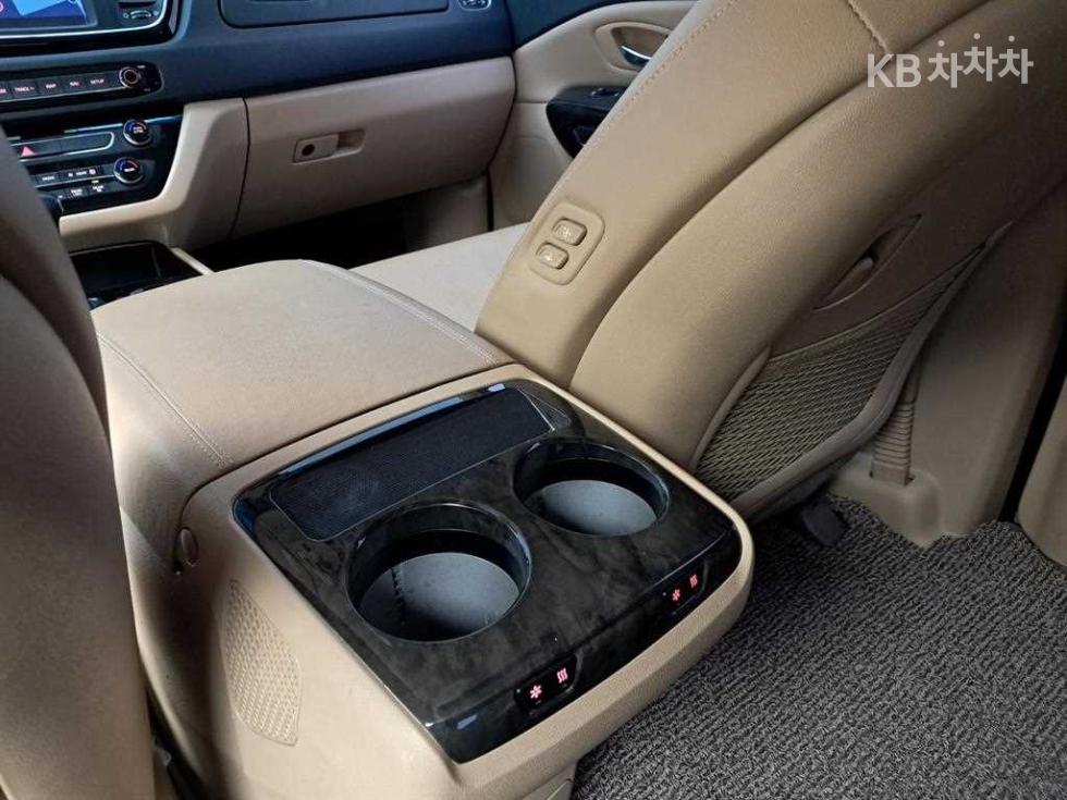 Kia Carnival — miniaturë 13