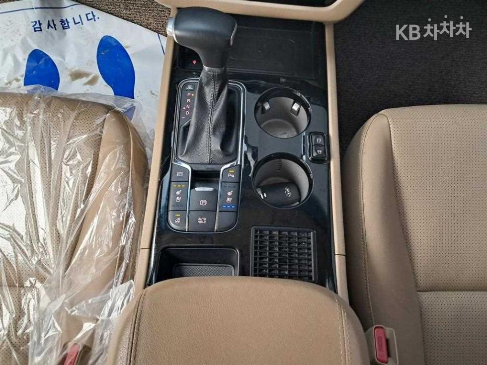 Kia Carnival — miniaturë 16