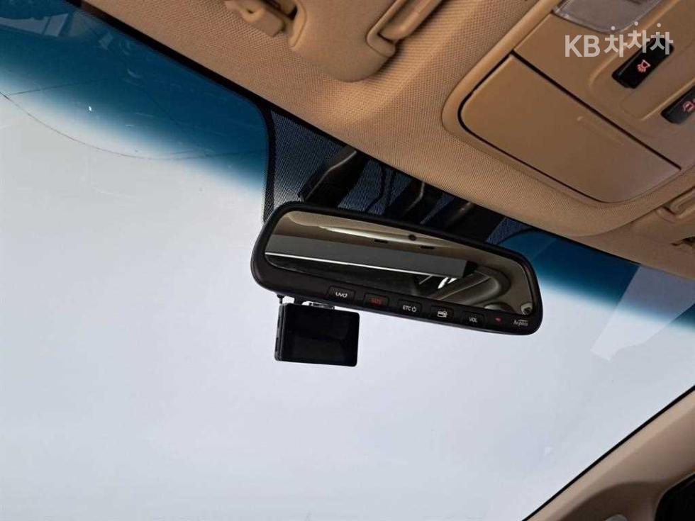 Kia Carnival — miniaturë 17