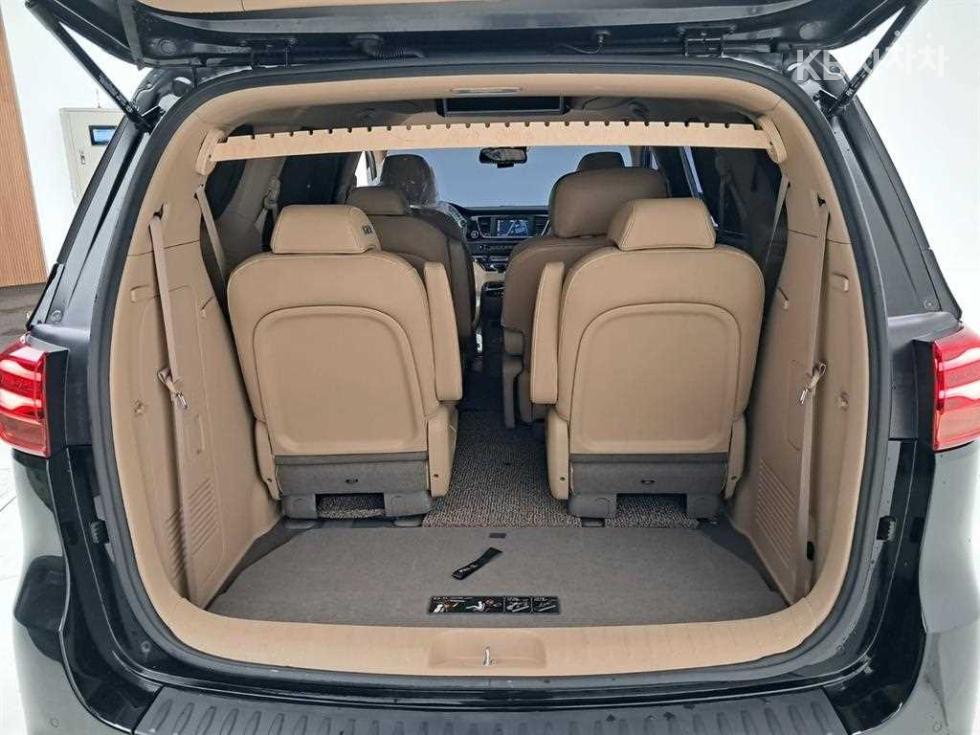 Kia Carnival — miniaturë 18