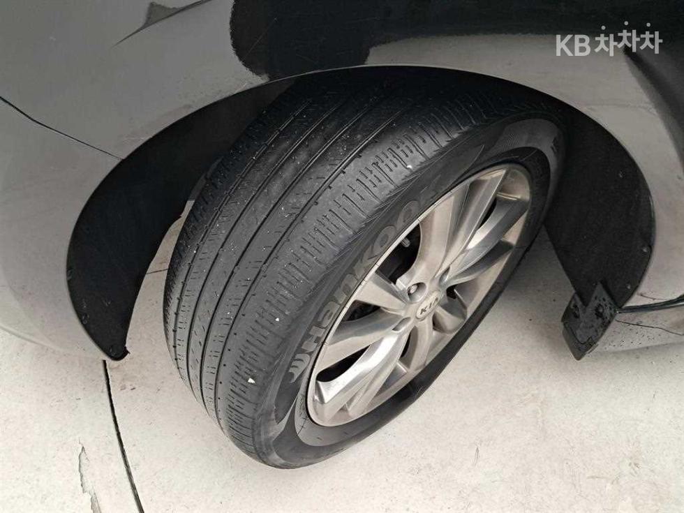 Kia Carnival — miniaturë 20