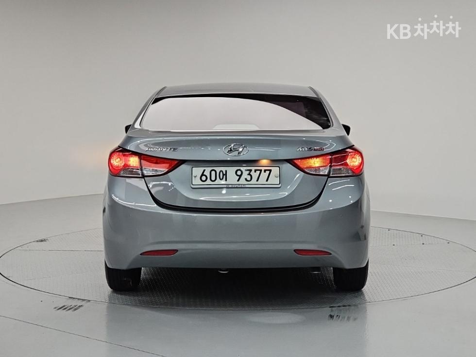Hyundai Avante — miniaturë 3