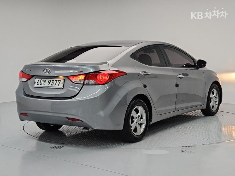 Hyundai Avante — miniaturë 4