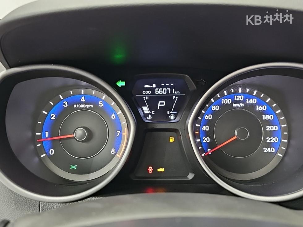 Hyundai Avante — miniaturë 6