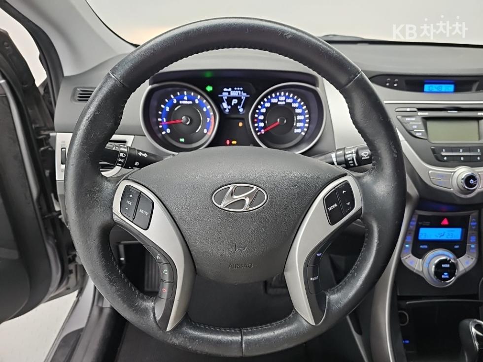 Hyundai Avante — miniaturë 9