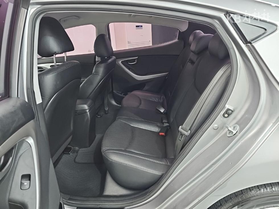Hyundai Avante — miniaturë 12