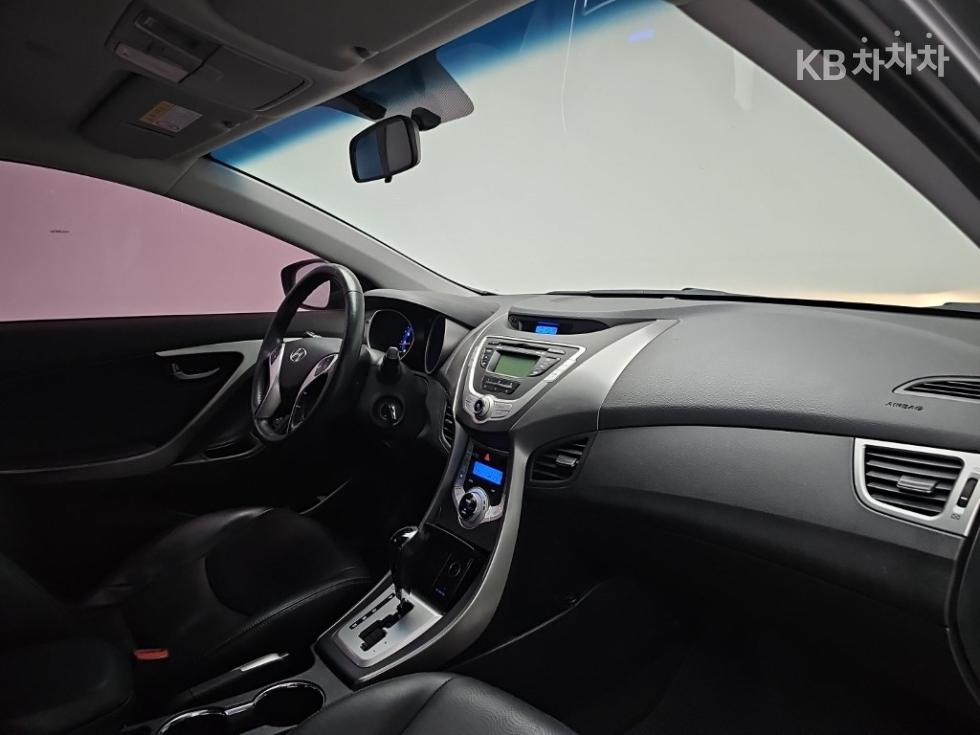 Hyundai Avante — miniaturë 18
