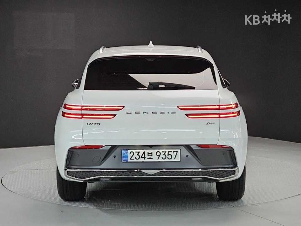2025 Genesis GV70 photo