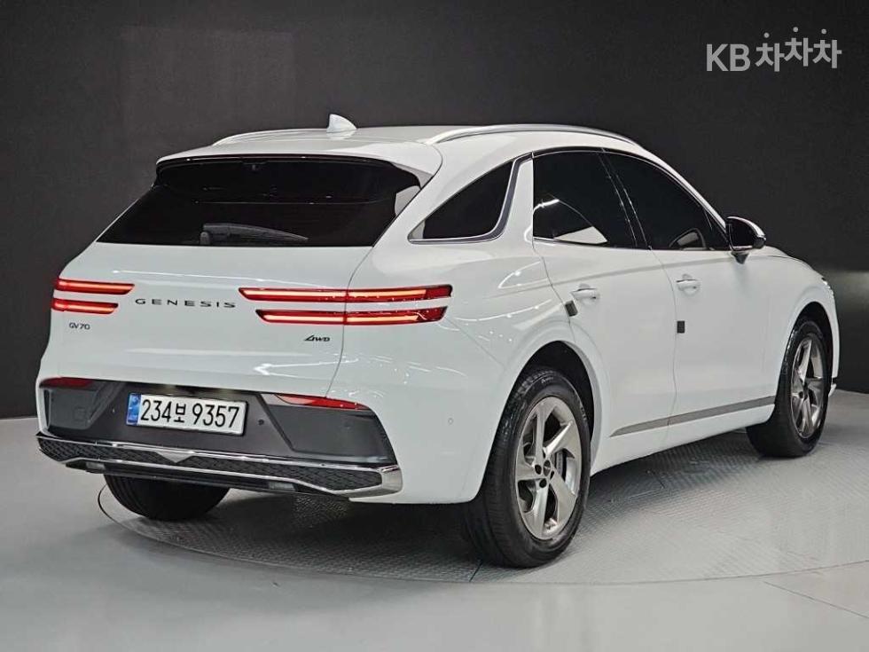 2025 Genesis GV70 photo