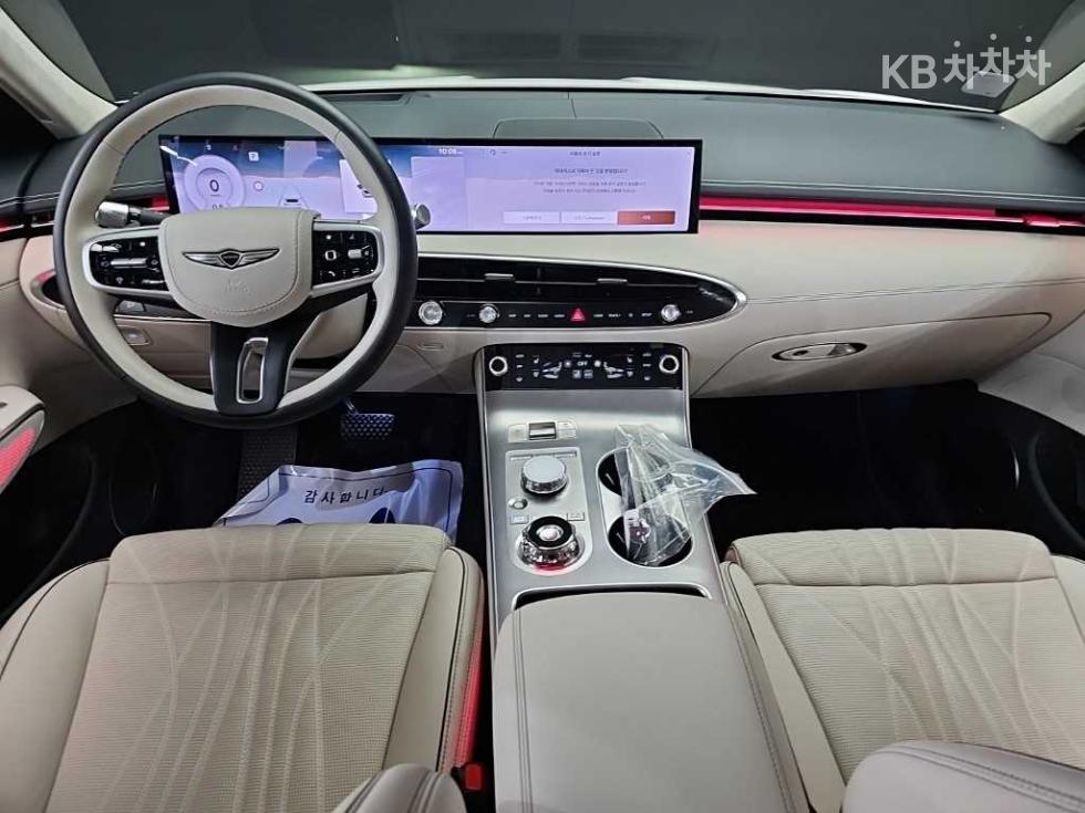 2025 Genesis GV70 photo