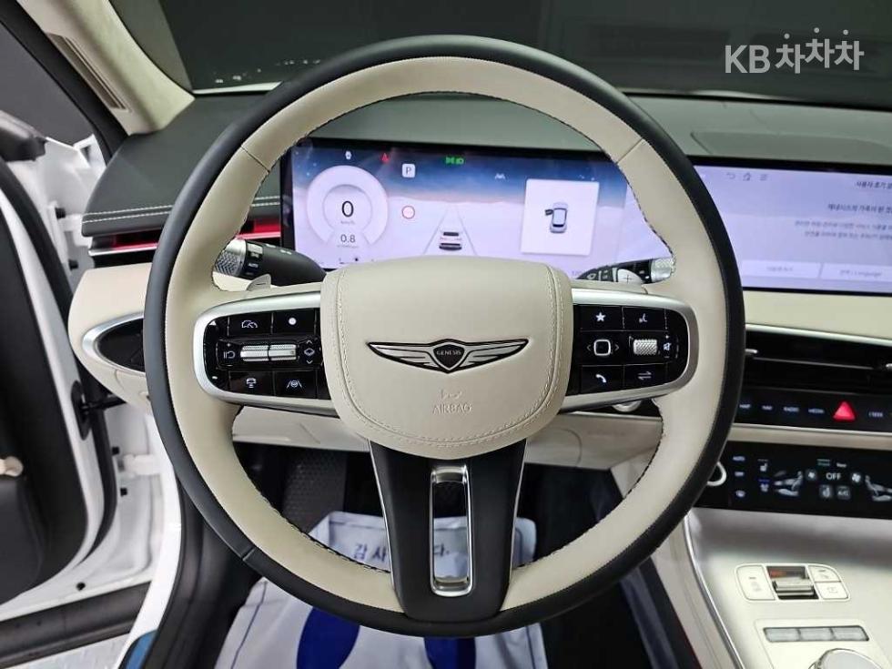 2025 Genesis GV70 photo
