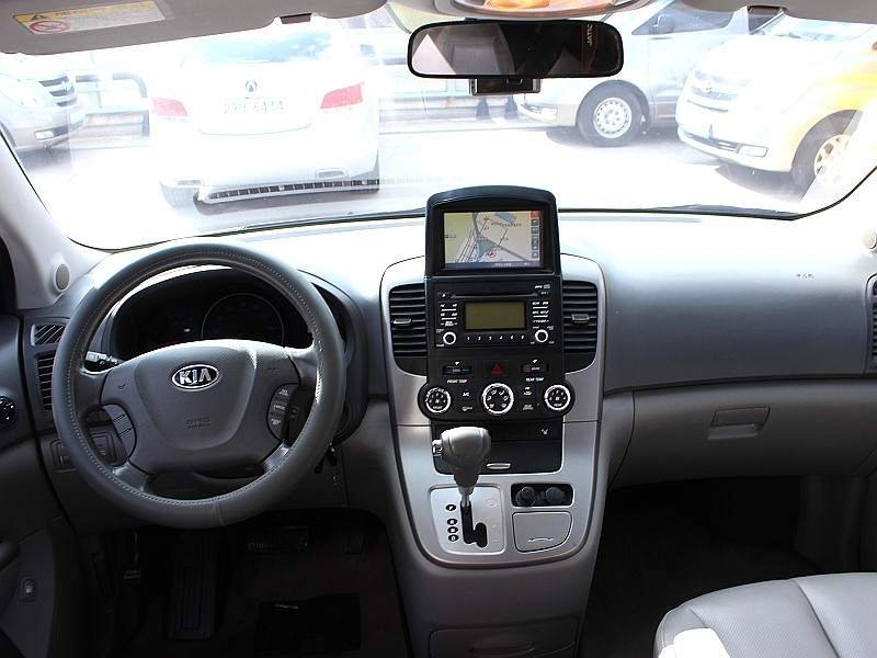 Kia Carnival — miniaturë 8