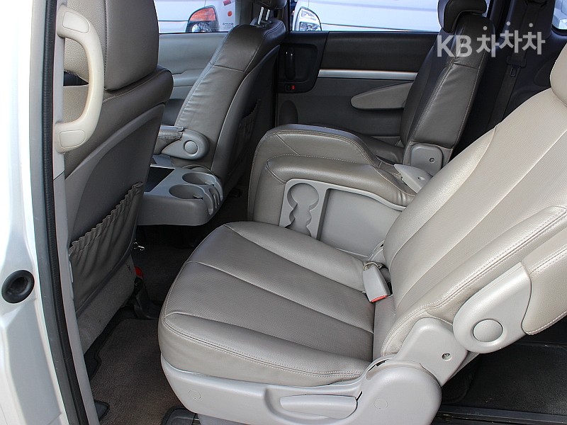 Kia Carnival — miniaturë 16