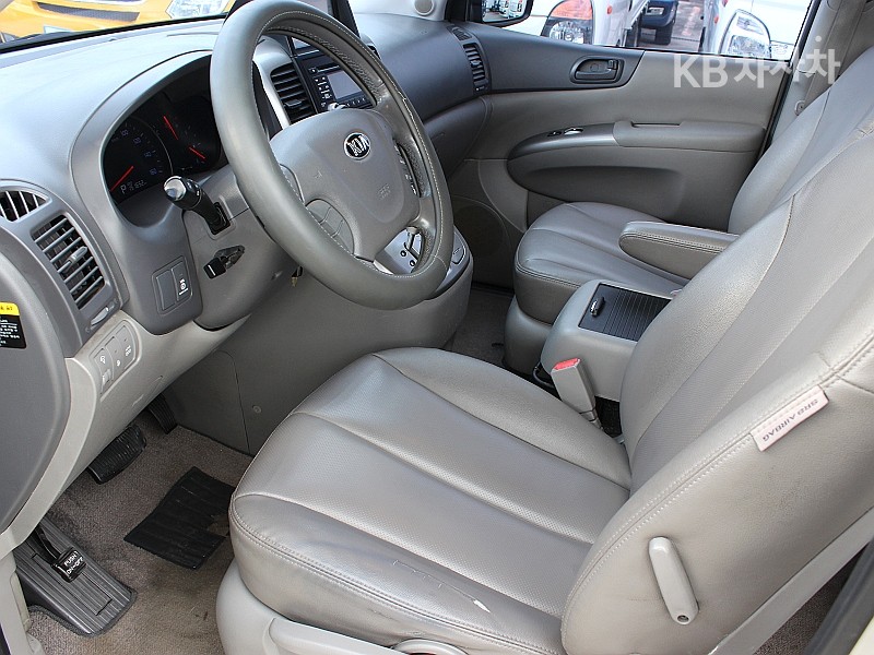 Kia Carnival — miniaturë 17