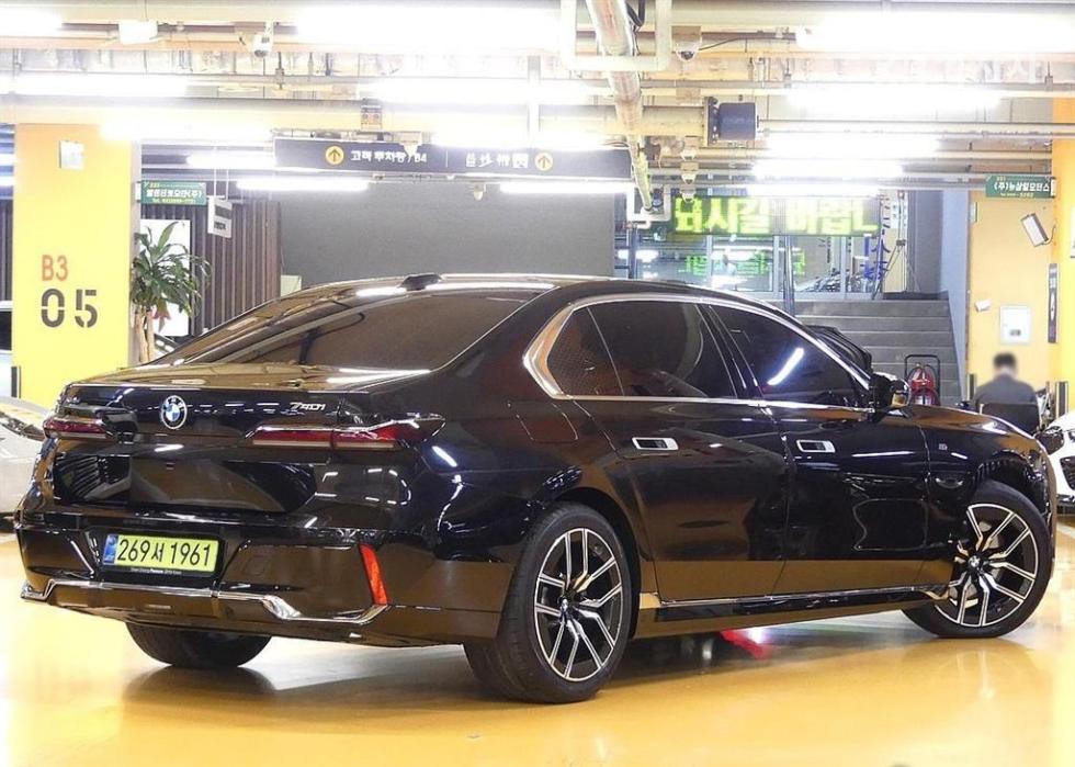 BMW 7er — miniaturë 3