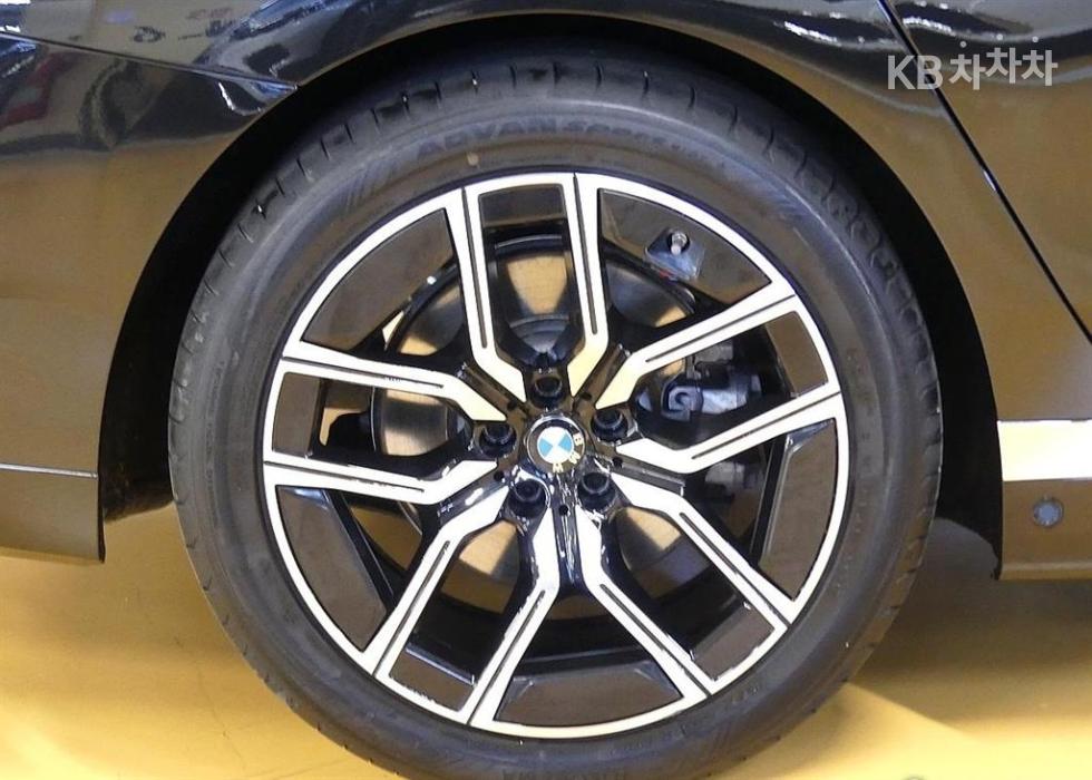 BMW 7er — miniaturë 9