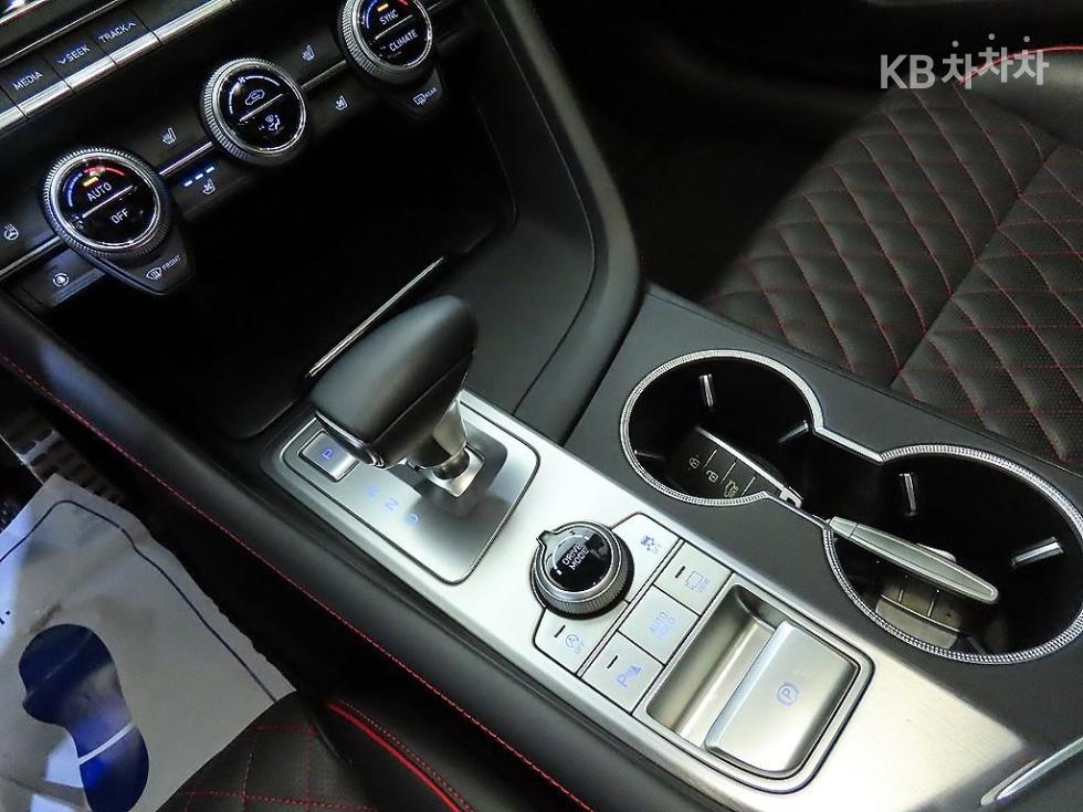 Genesis G70 — miniaturë 12