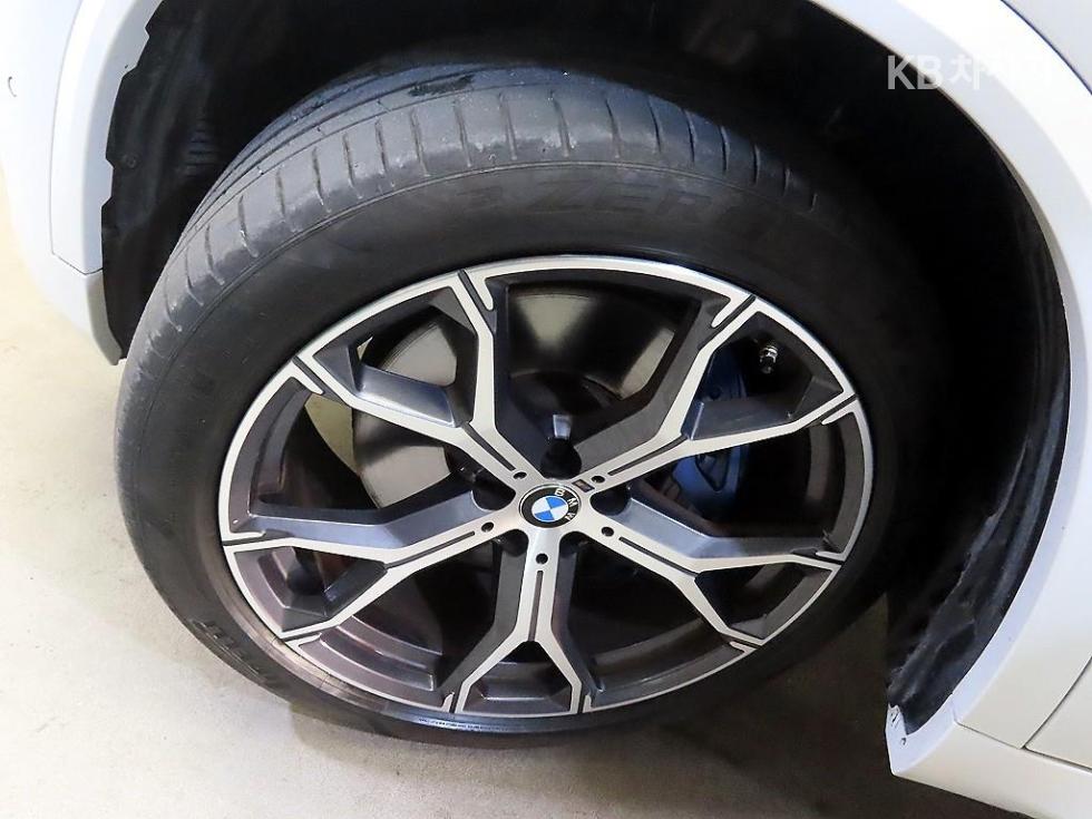 BMW X5 — miniaturë 20